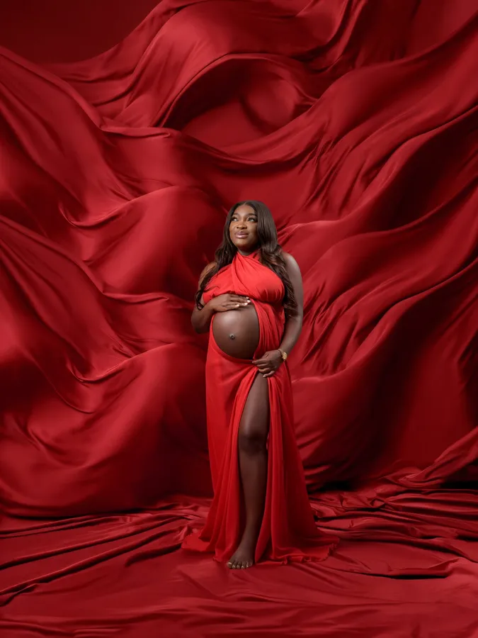 Décor et accessoires disponibles pour une séance photo grossesse en studio